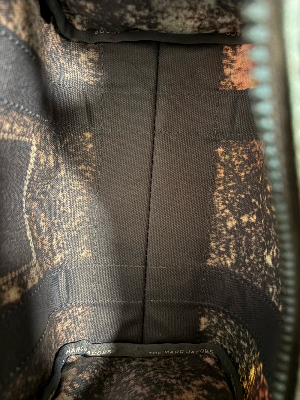 Small Marc Jacobs “Marbled Rainbow w/ Hummingbird” 🌈🪽The Tote Bag - Picture 9 of 10